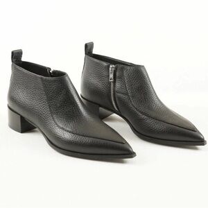 Everlane (8) “The Boss” Black Boot - Pebbled Leather Pointed Toe Western Booties